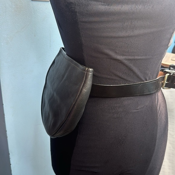 Vintage Kerr's Natl. Capital Gun Club Buckle Leather Belt and Pouch in black - Picture 4 of 10